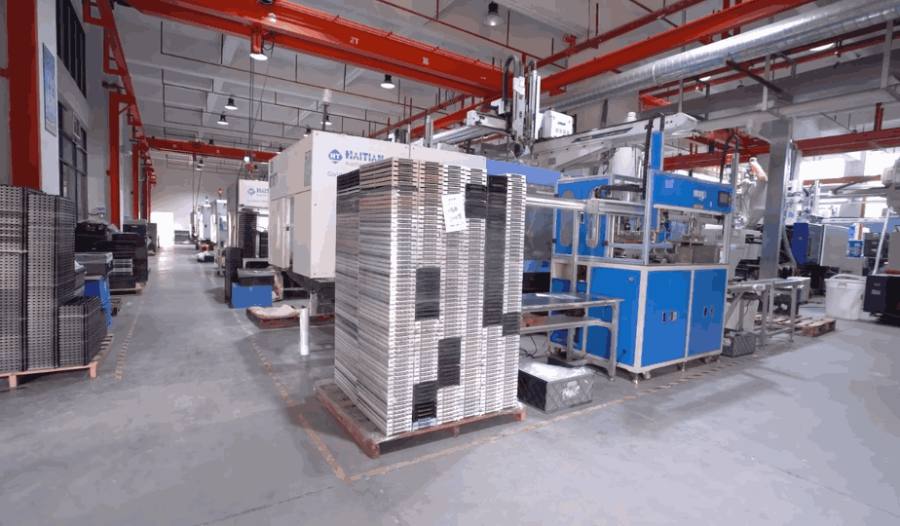 Double-shot keycap molding at the OSHID factory